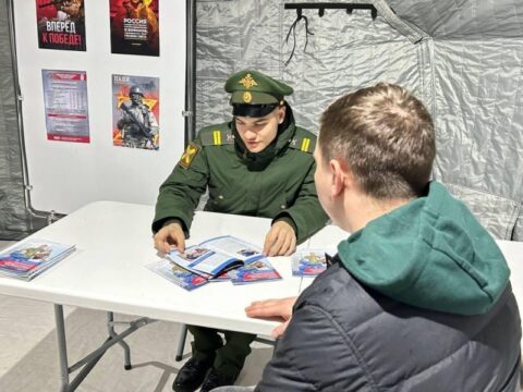 Для жителей Королева работает мобильный пункт военной службы по контракту Новости Королёва 