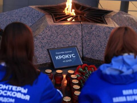 Ровно 40 дней скорбит вся страна: в Королеве зажгли свечи в память о погибших в «Крокус Сити Холле» Новости Королёва 