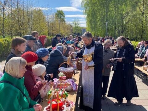 В Королеве по традиции у храмов проходит освящение куличей Новости Королёва 